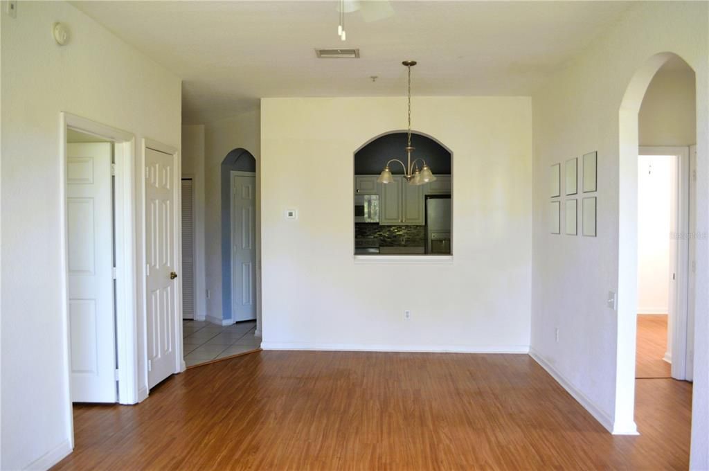 待售: $199,900 (3 贝兹, 2 浴室, 1276 平方英尺)