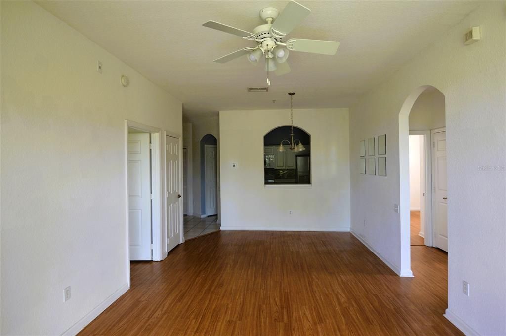 待售: $199,900 (3 贝兹, 2 浴室, 1276 平方英尺)