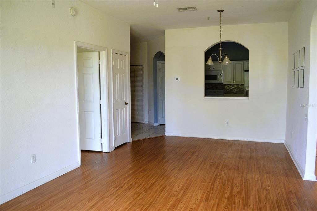 待售: $199,900 (3 贝兹, 2 浴室, 1276 平方英尺)