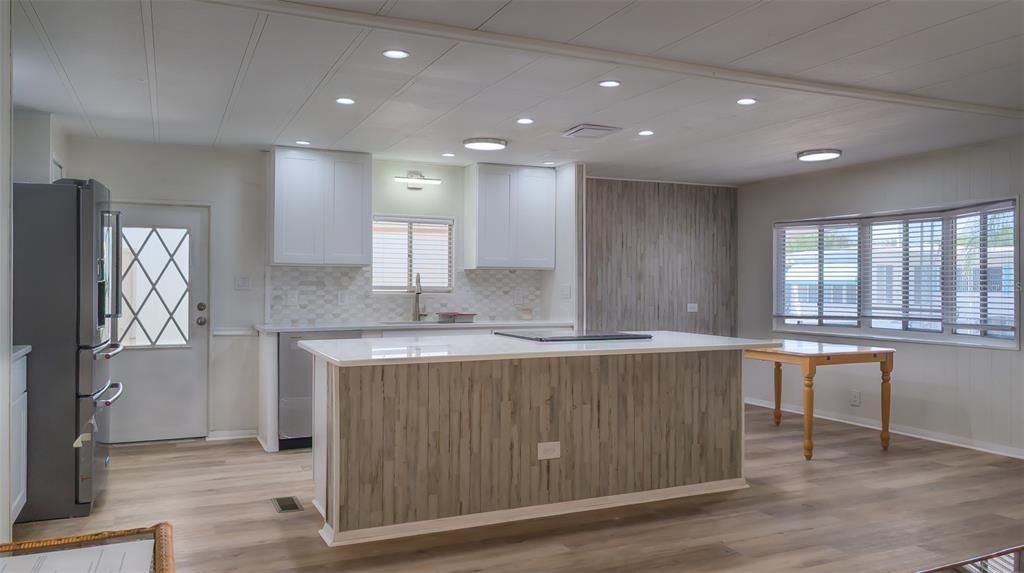 En Venta: $158,900 (2 camas, 2 baños, 1099 Pies cuadrados)