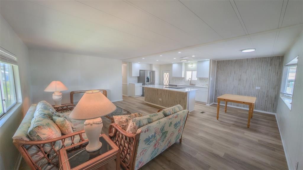 En Venta: $158,900 (2 camas, 2 baños, 1099 Pies cuadrados)