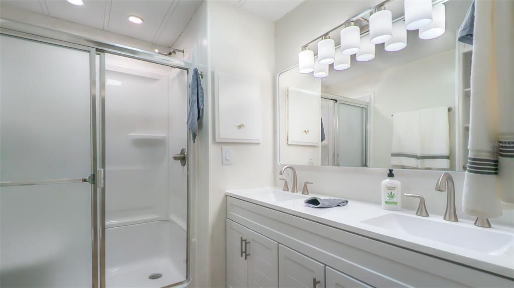 En Venta: $158,900 (2 camas, 2 baños, 1099 Pies cuadrados)