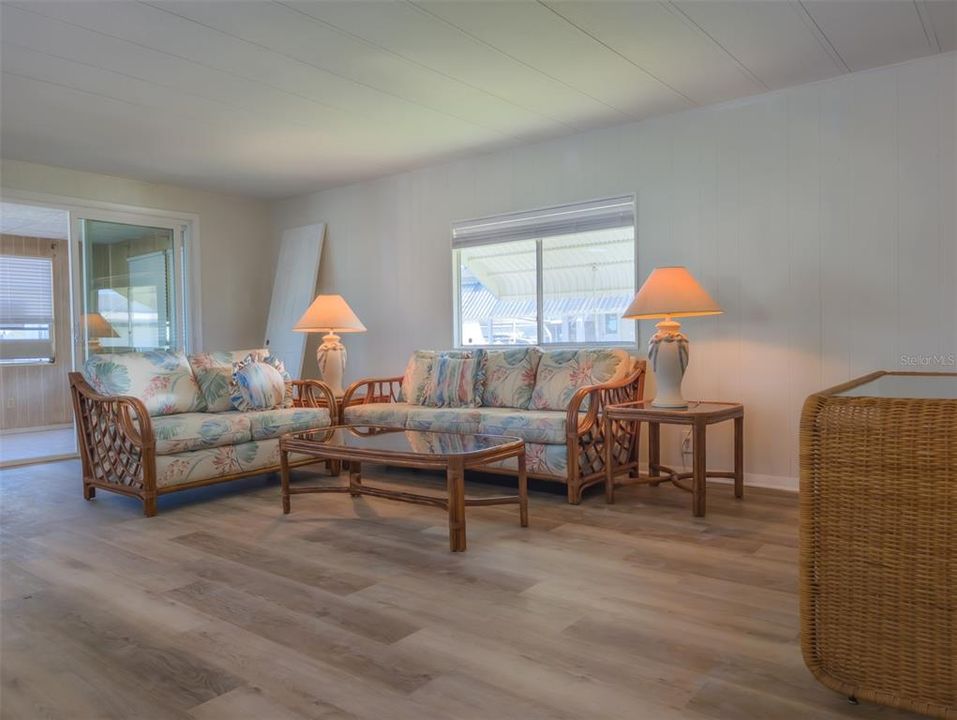 En Venta: $158,900 (2 camas, 2 baños, 1099 Pies cuadrados)