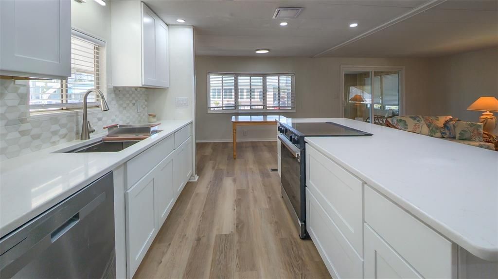 En Venta: $158,900 (2 camas, 2 baños, 1099 Pies cuadrados)