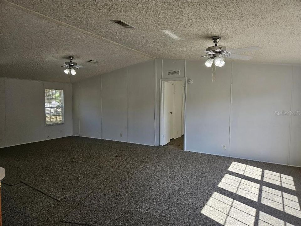 Active With Contract: $239,000 (3 beds, 2 baths, 1536 Square Feet)