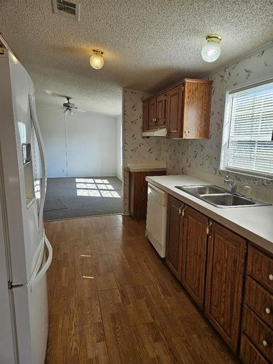 Active With Contract: $239,000 (3 beds, 2 baths, 1536 Square Feet)