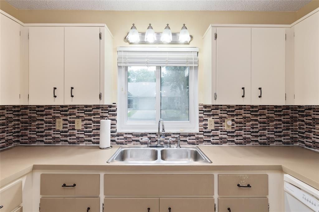 For Sale: $159,900 (2 beds, 2 baths, 1530 Square Feet)