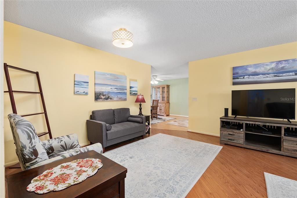 For Sale: $159,900 (2 beds, 2 baths, 1530 Square Feet)