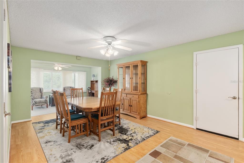 For Sale: $159,900 (2 beds, 2 baths, 1530 Square Feet)