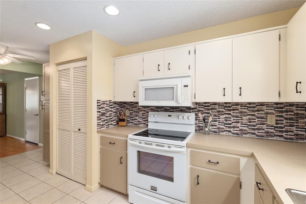 For Sale: $159,900 (2 beds, 2 baths, 1530 Square Feet)