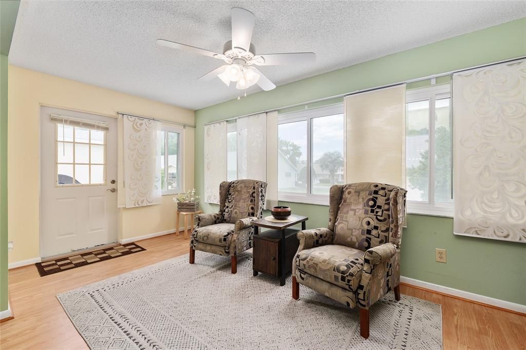 For Sale: $159,900 (2 beds, 2 baths, 1530 Square Feet)