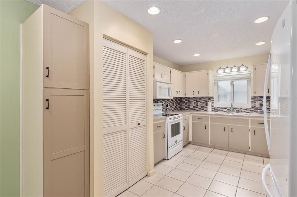 For Sale: $159,900 (2 beds, 2 baths, 1530 Square Feet)