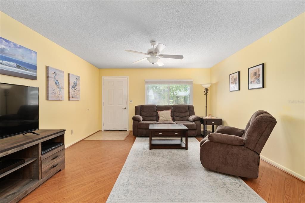 For Sale: $159,900 (2 beds, 2 baths, 1530 Square Feet)