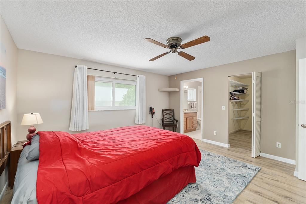 For Sale: $159,900 (2 beds, 2 baths, 1530 Square Feet)