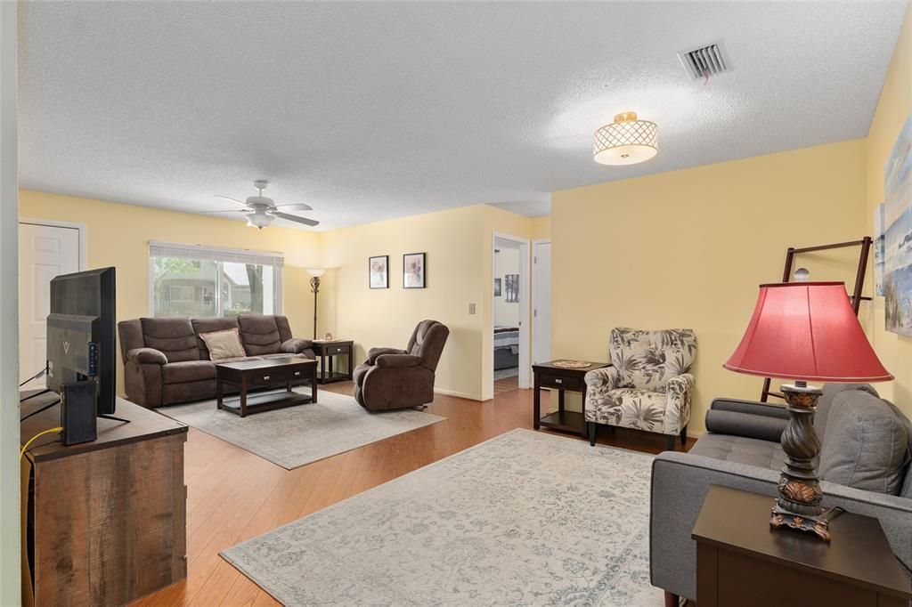 For Sale: $159,900 (2 beds, 2 baths, 1530 Square Feet)