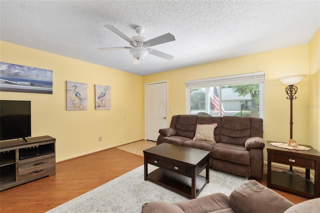 For Sale: $159,900 (2 beds, 2 baths, 1530 Square Feet)