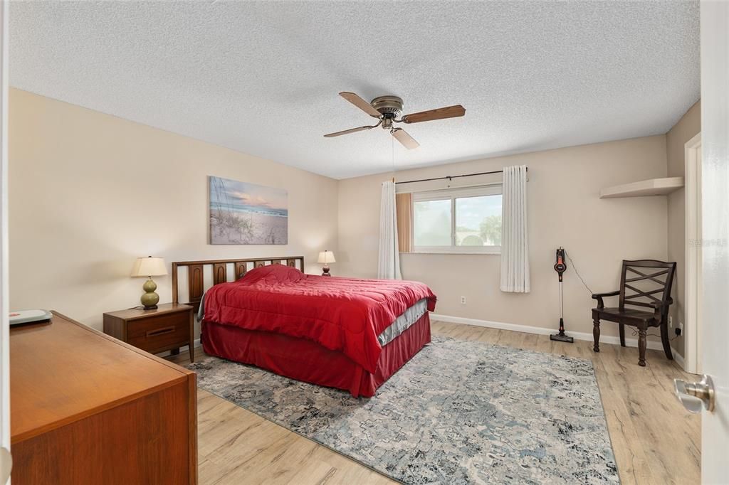 For Sale: $159,900 (2 beds, 2 baths, 1530 Square Feet)