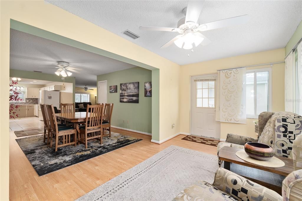 For Sale: $159,900 (2 beds, 2 baths, 1530 Square Feet)