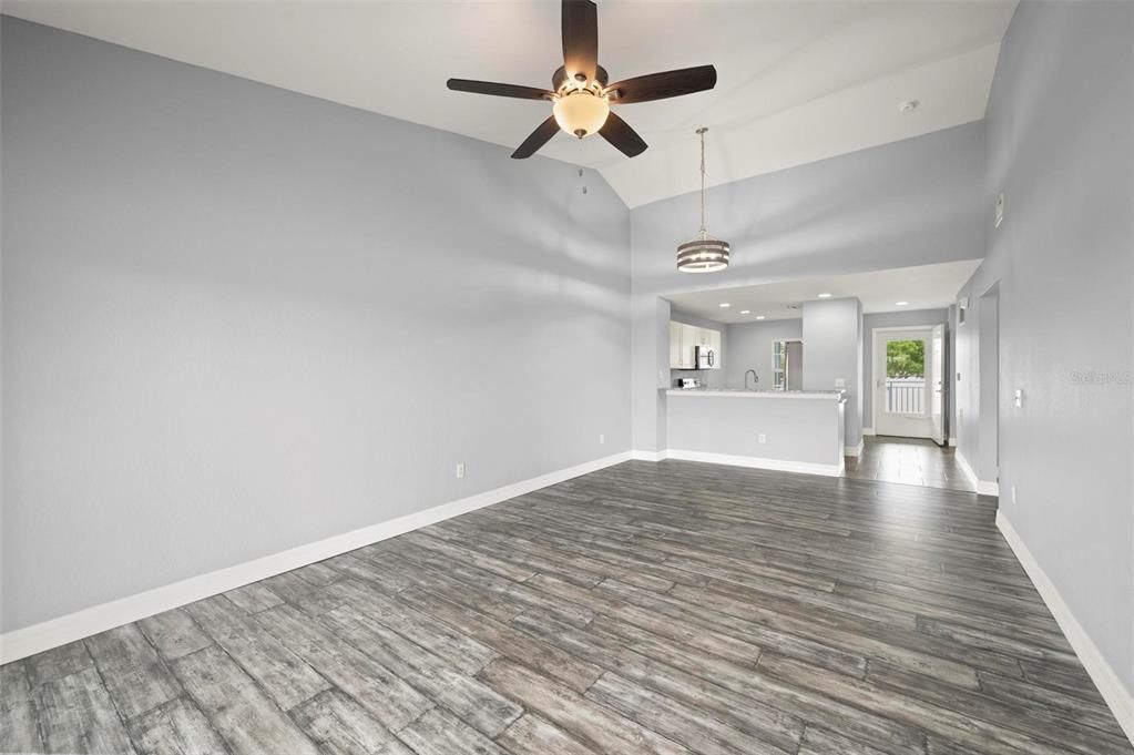 For Sale: $249,900 (2 beds, 2 baths, 1168 Square Feet)