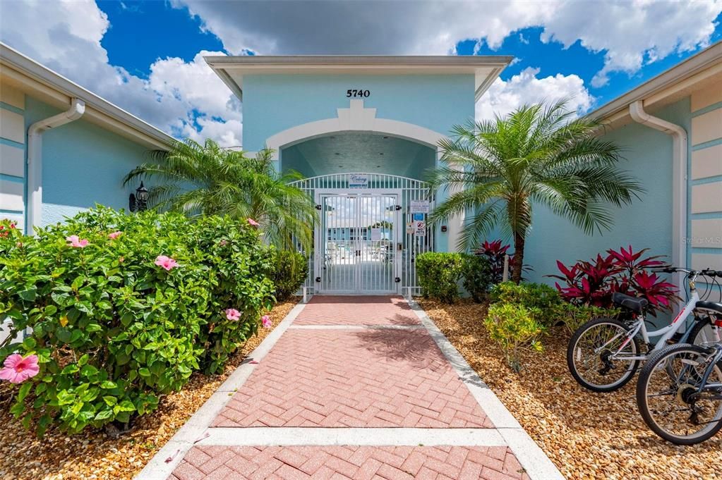 For Sale: $249,900 (2 beds, 2 baths, 1168 Square Feet)