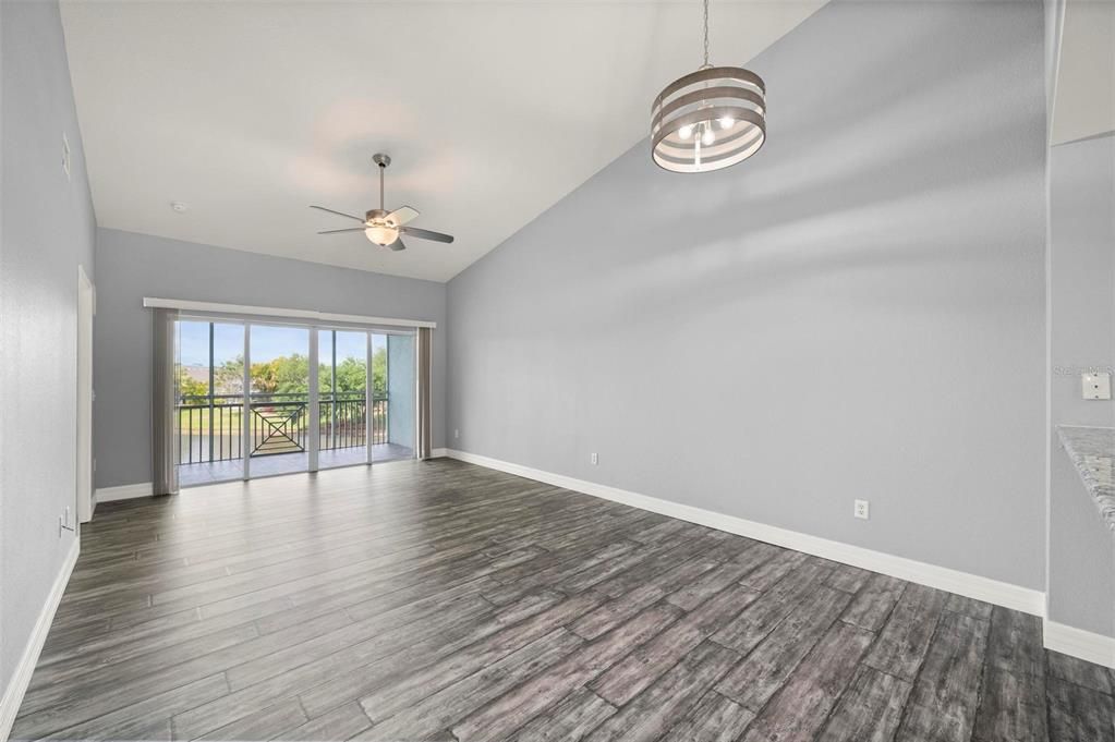 For Sale: $249,900 (2 beds, 2 baths, 1168 Square Feet)