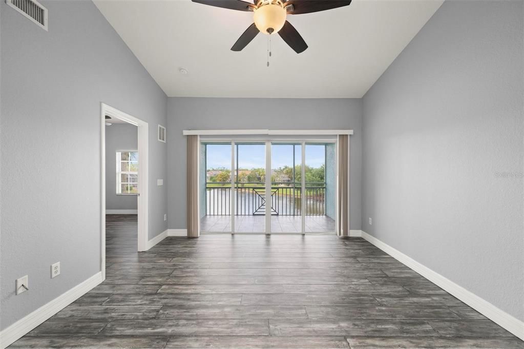 For Sale: $249,900 (2 beds, 2 baths, 1168 Square Feet)