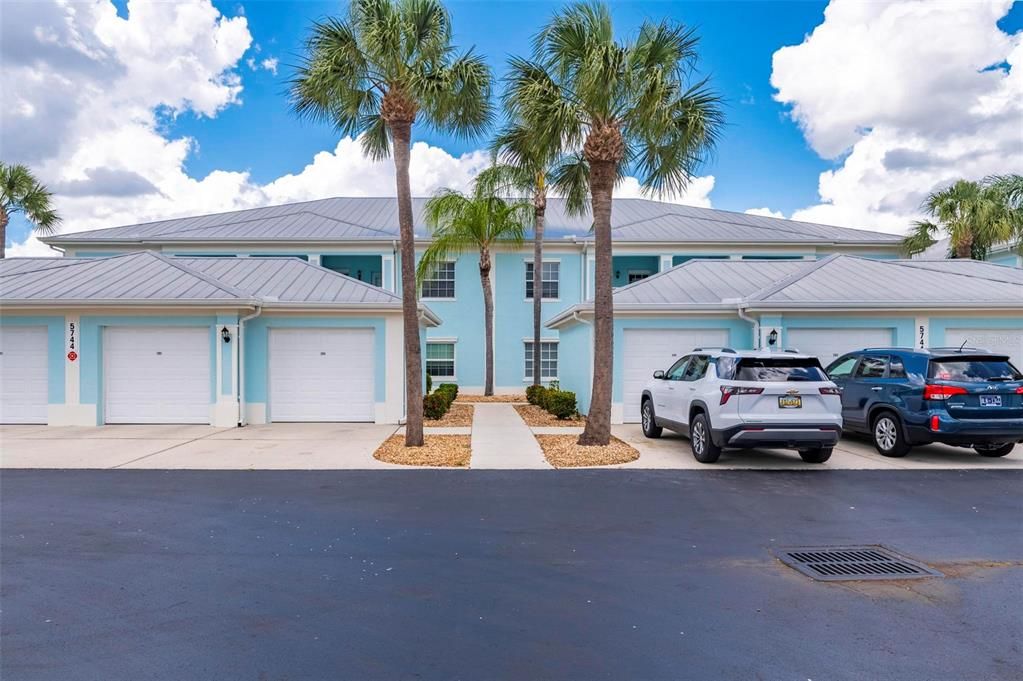 For Sale: $249,900 (2 beds, 2 baths, 1168 Square Feet)