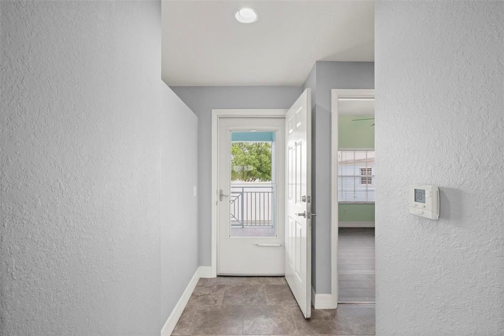For Sale: $249,900 (2 beds, 2 baths, 1168 Square Feet)