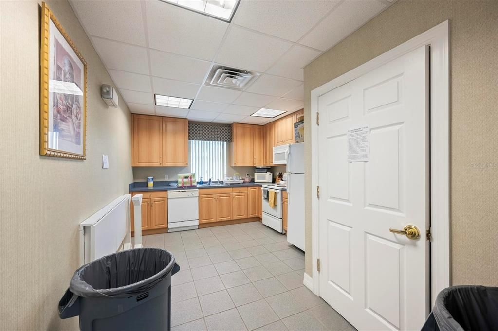 For Sale: $249,900 (2 beds, 2 baths, 1168 Square Feet)