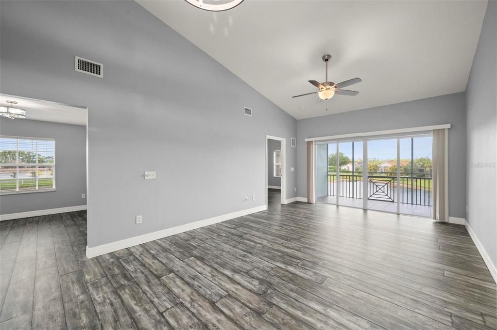 For Sale: $249,900 (2 beds, 2 baths, 1168 Square Feet)