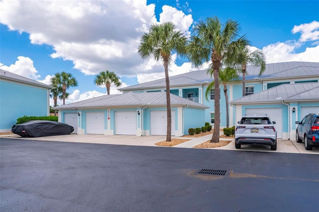 For Sale: $249,900 (2 beds, 2 baths, 1168 Square Feet)