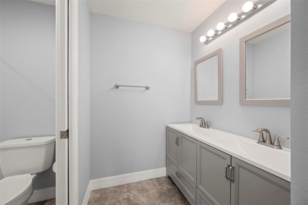 For Sale: $249,900 (2 beds, 2 baths, 1168 Square Feet)