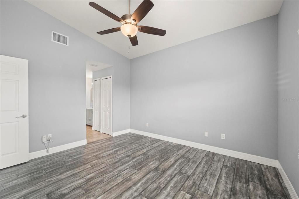 For Sale: $249,900 (2 beds, 2 baths, 1168 Square Feet)