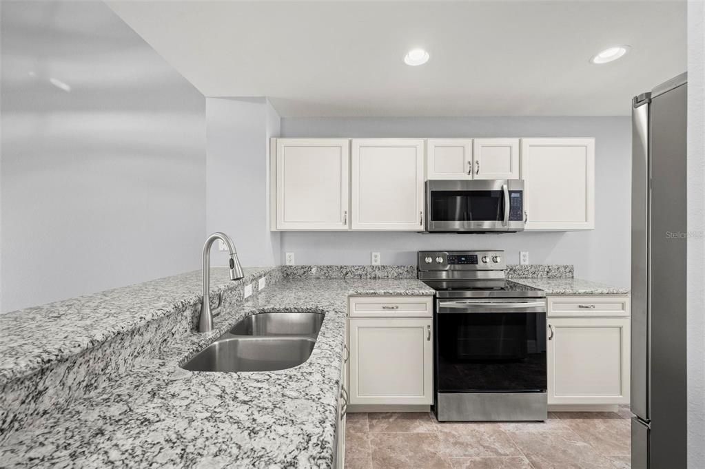 For Sale: $249,900 (2 beds, 2 baths, 1168 Square Feet)