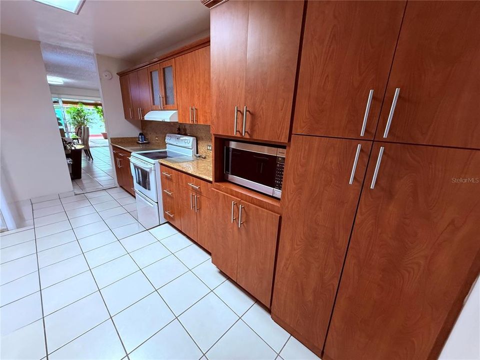 На продажу: $690,000 (4 спален, 2 ванн, 2186 Квадратных фут)