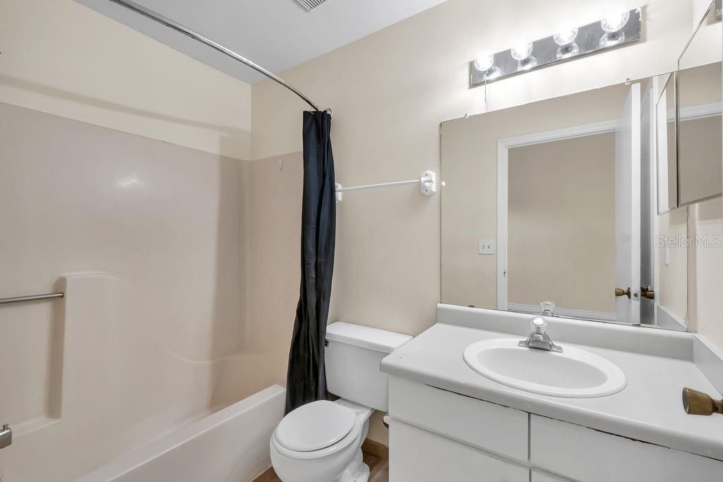 На продажу: $219,900 (2 спален, 2 ванн, 854 Квадратных фут)