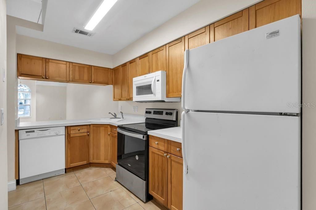 На продажу: $219,900 (2 спален, 2 ванн, 854 Квадратных фут)
