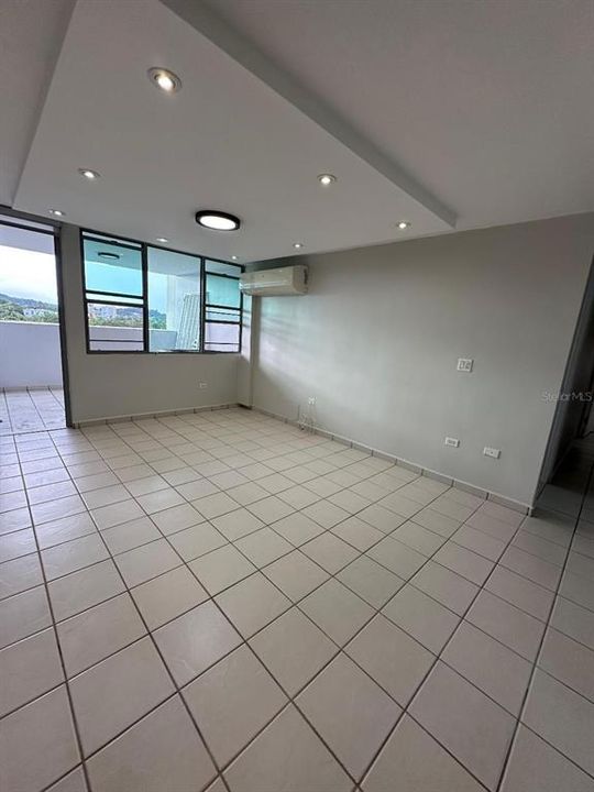 В аренду: $2,100 (3 спален, 2 ванн, 1075 Квадратных фут)