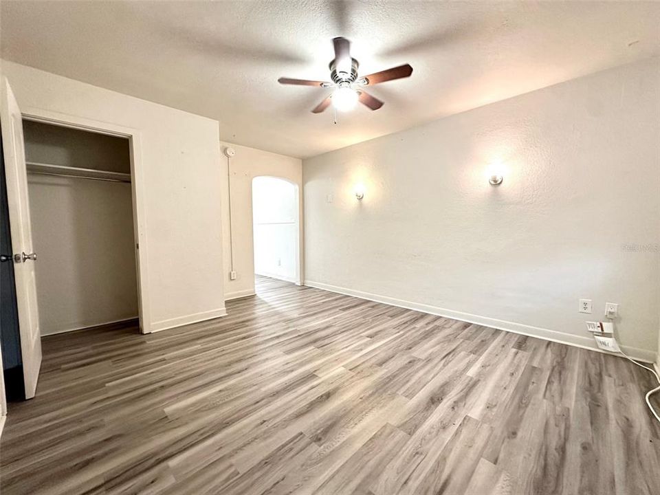 For Rent: $1,377 (1 beds, 1 baths, 700 Square Feet)