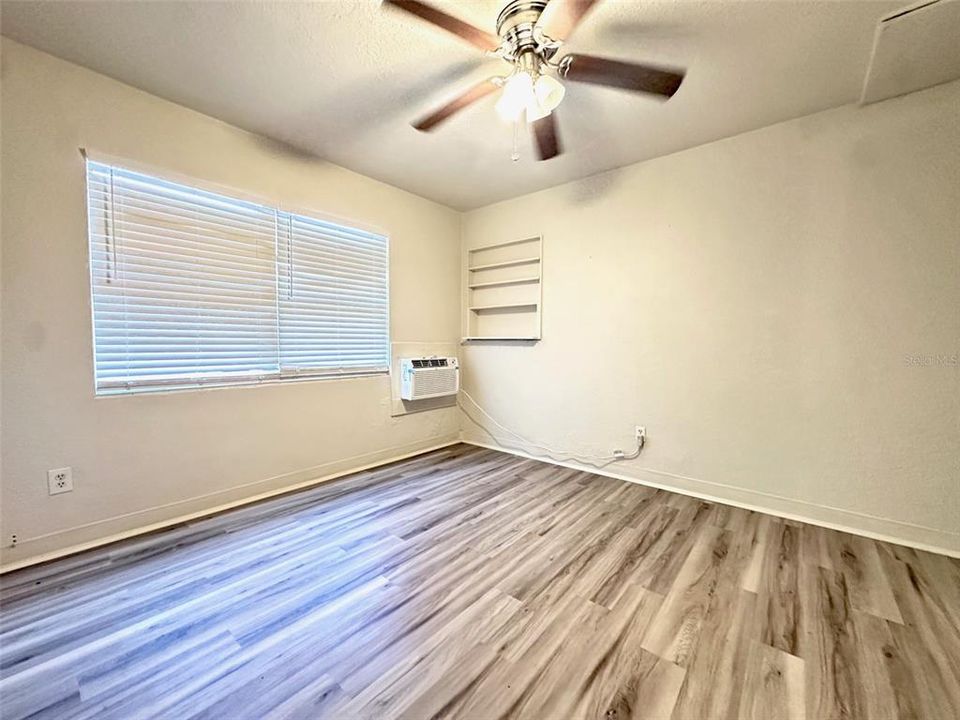 For Rent: $1,377 (1 beds, 1 baths, 700 Square Feet)