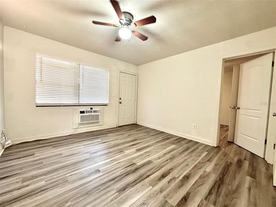 For Rent: $1,377 (1 beds, 1 baths, 700 Square Feet)