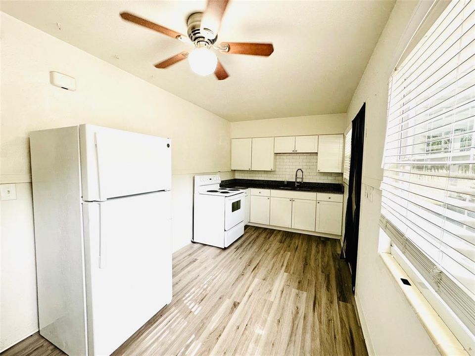 For Rent: $1,377 (1 beds, 1 baths, 700 Square Feet)