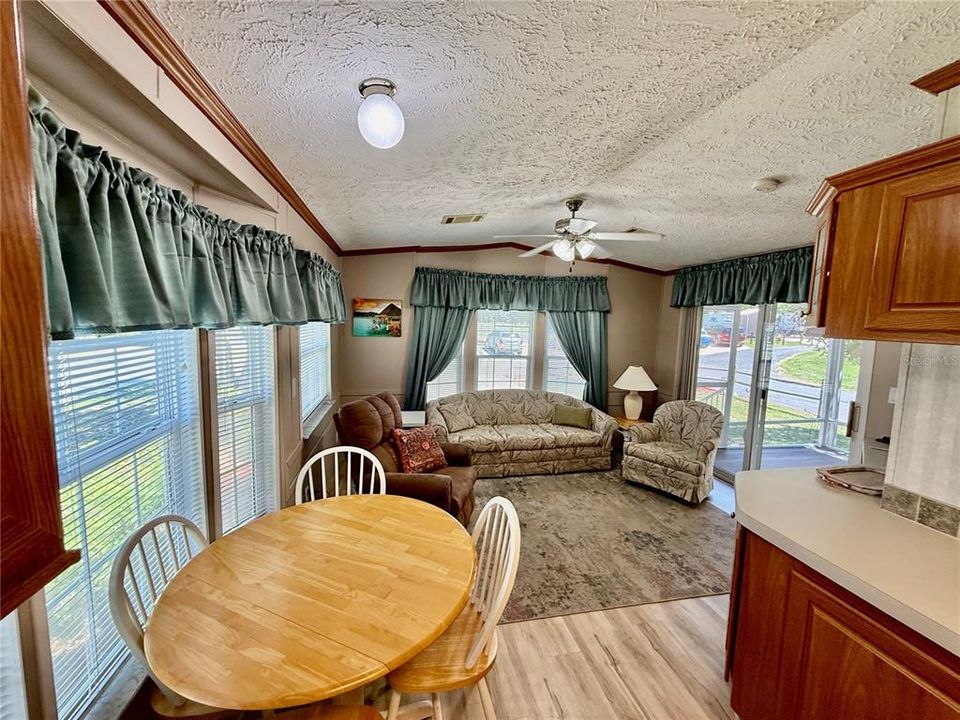 For Sale: $135,000 (1 beds, 1 baths, 504 Square Feet)