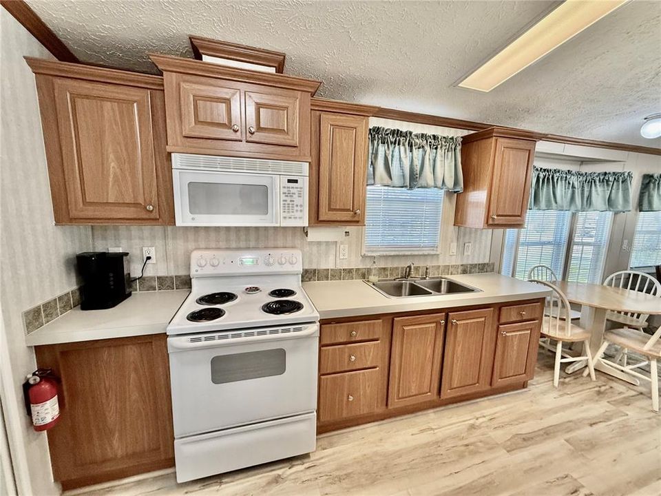 For Sale: $135,000 (1 beds, 1 baths, 504 Square Feet)