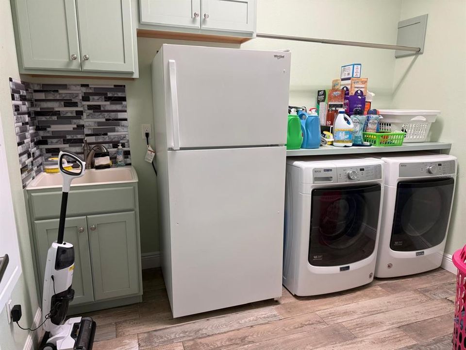 For Sale: $725,000 (3 beds, 3 baths, 2232 Square Feet)