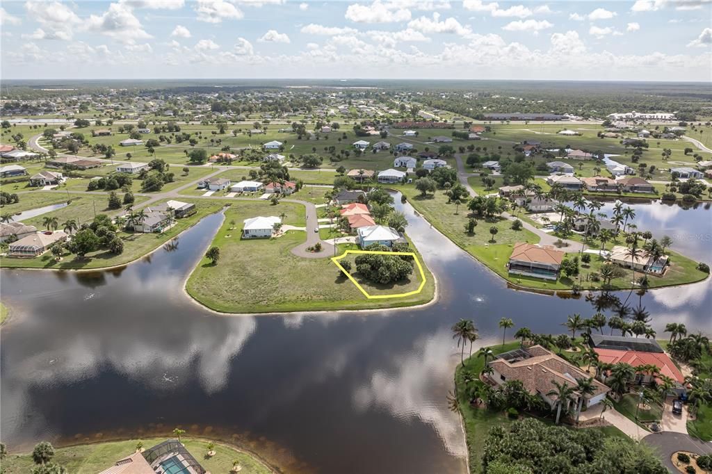 待售: $146,400 (0.31 acres)