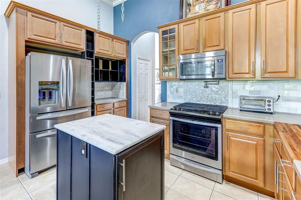 Active With Contract: $585,000 (4 beds, 3 baths, 2553 Square Feet)