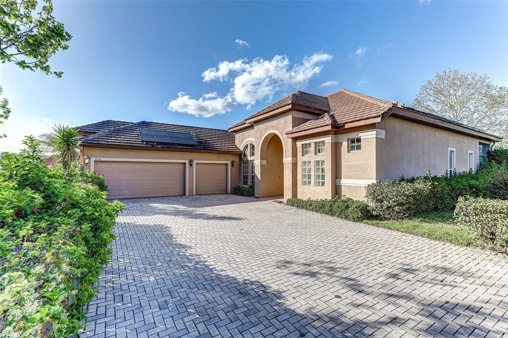 Active With Contract: $585,000 (4 beds, 3 baths, 2553 Square Feet)