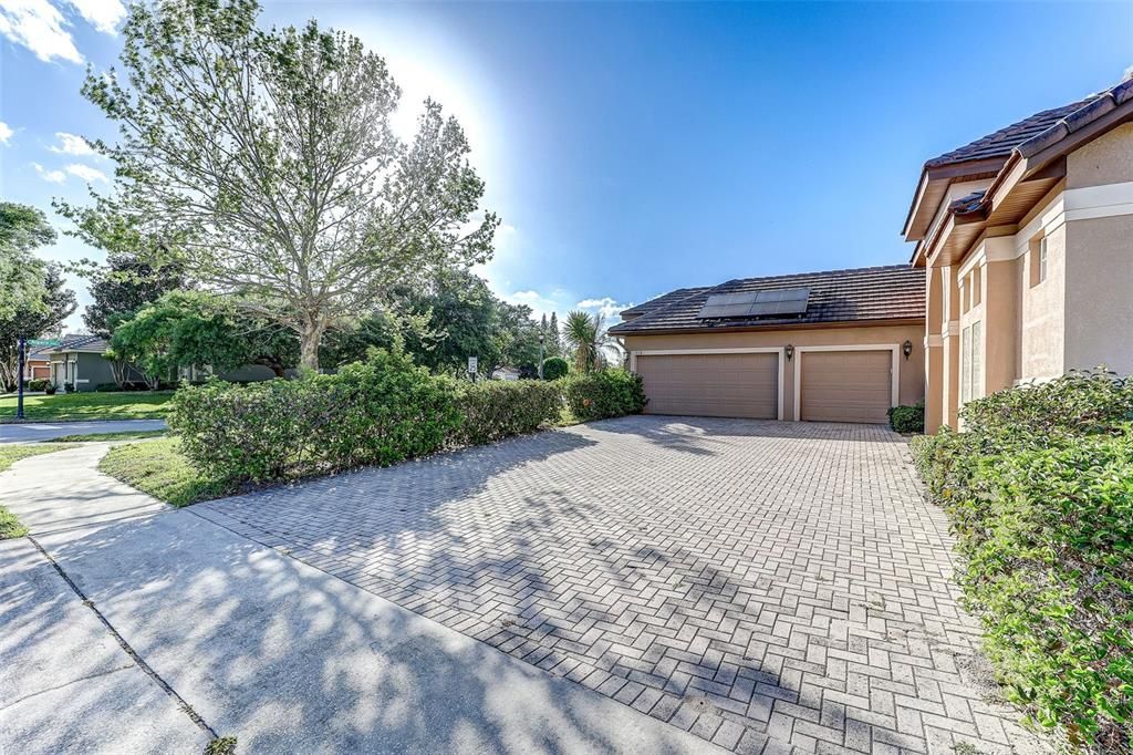 Active With Contract: $585,000 (4 beds, 3 baths, 2553 Square Feet)