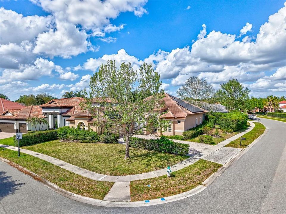Active With Contract: $585,000 (4 beds, 3 baths, 2553 Square Feet)